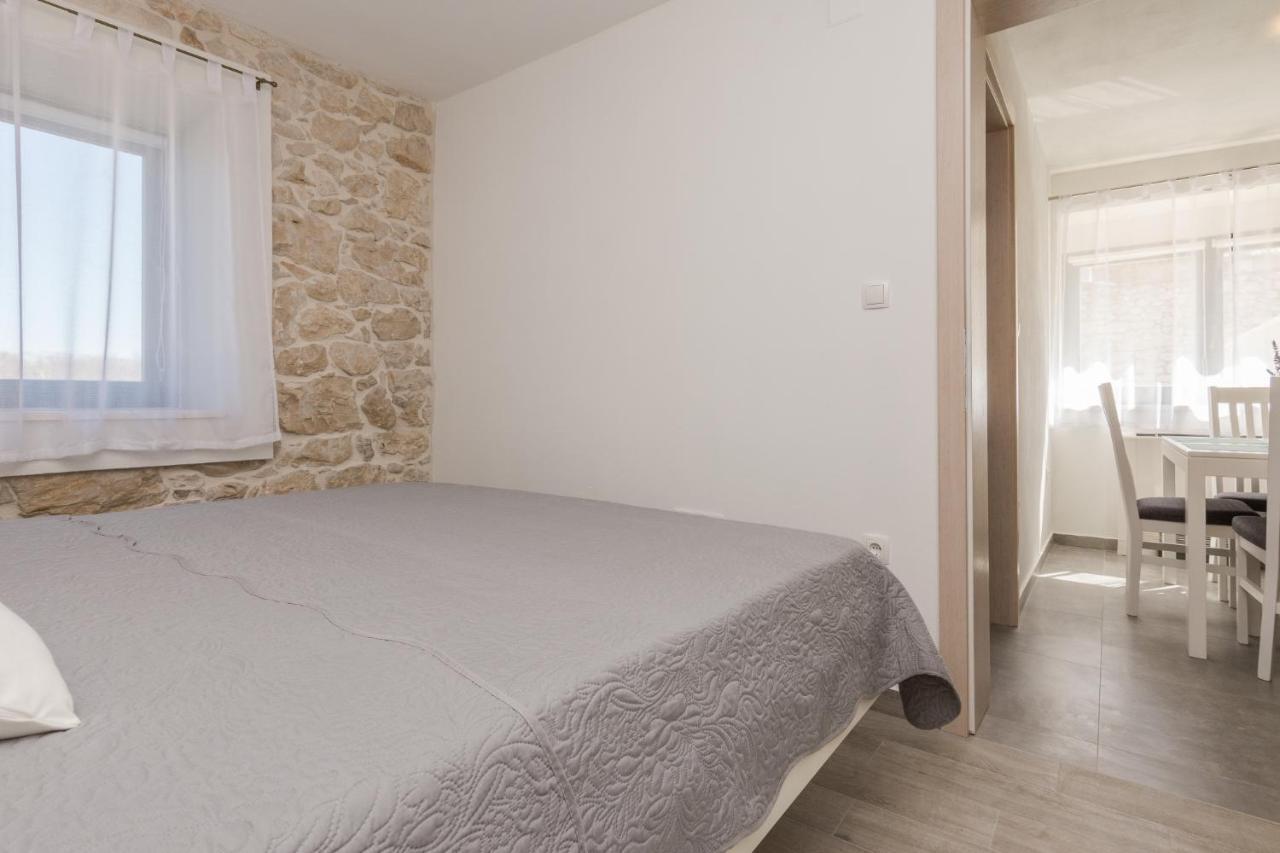Apartmani Mustaca Dvori Привлака Екстер'єр фото