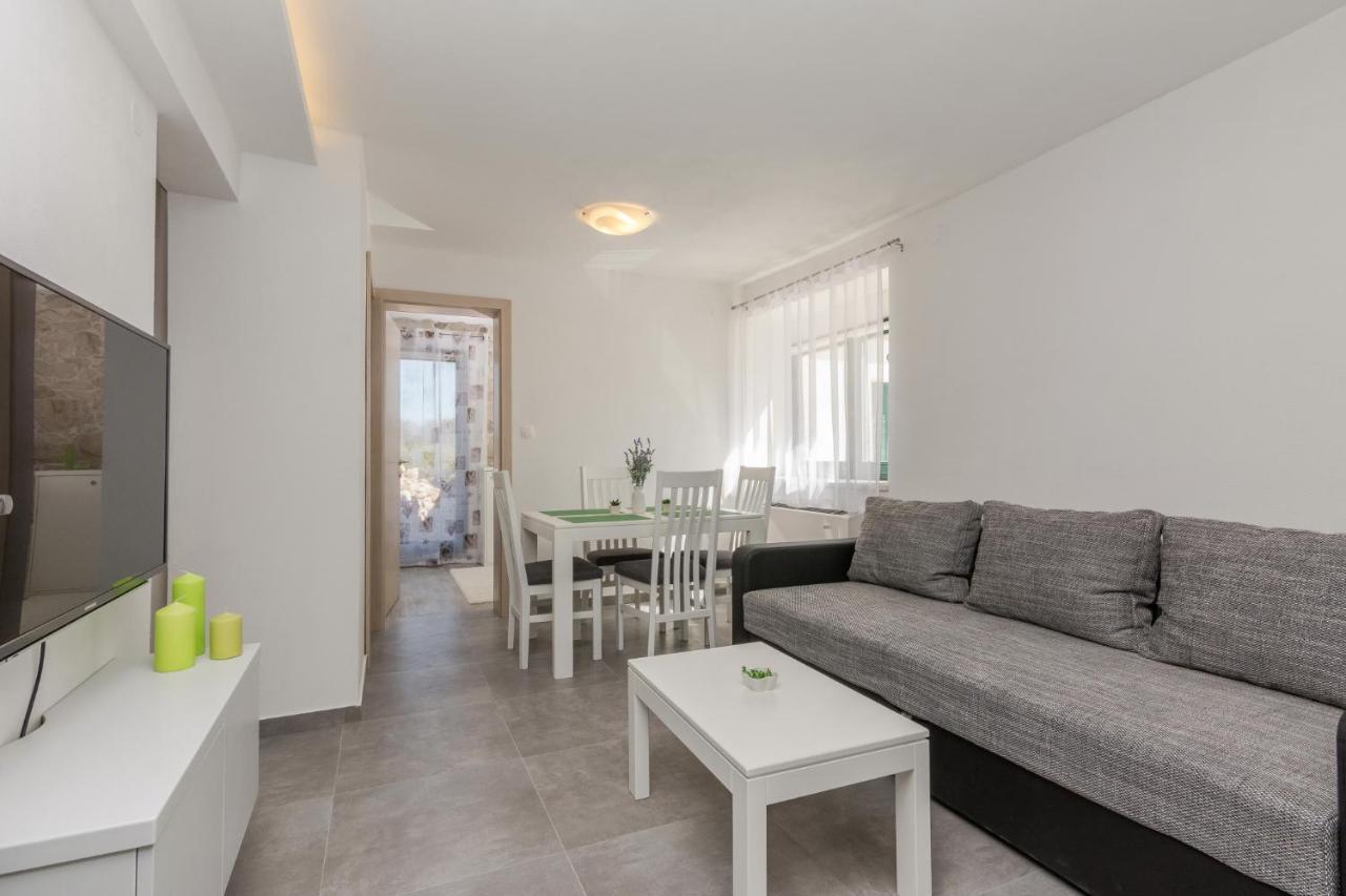 Apartmani Mustaca Dvori Привлака Екстер'єр фото