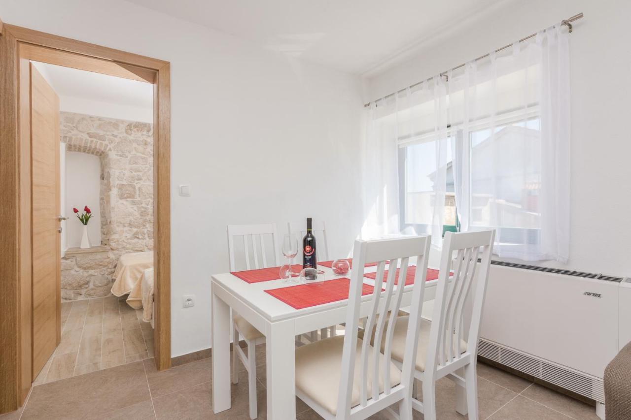 Apartmani Mustaca Dvori Привлака Екстер'єр фото
