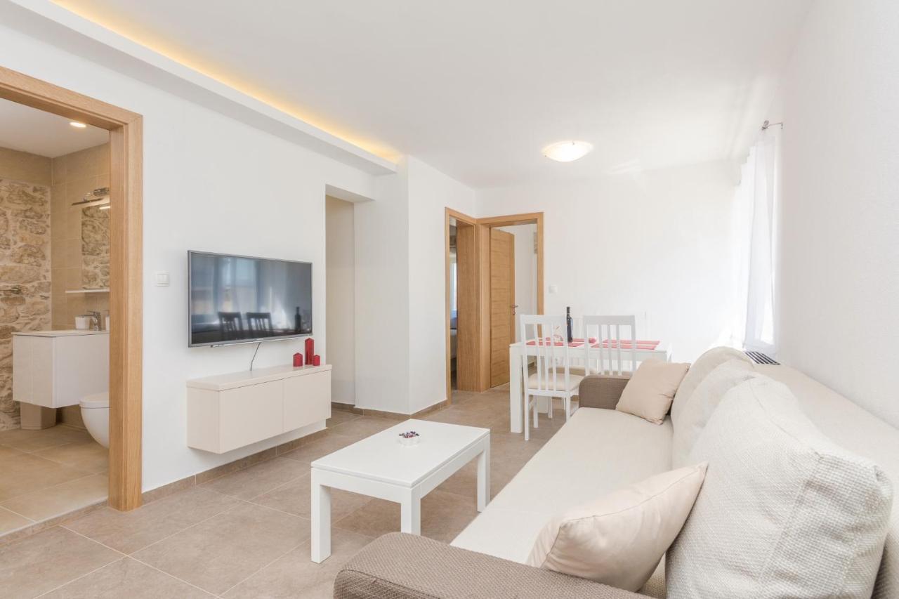 Apartmani Mustaca Dvori Привлака Екстер'єр фото