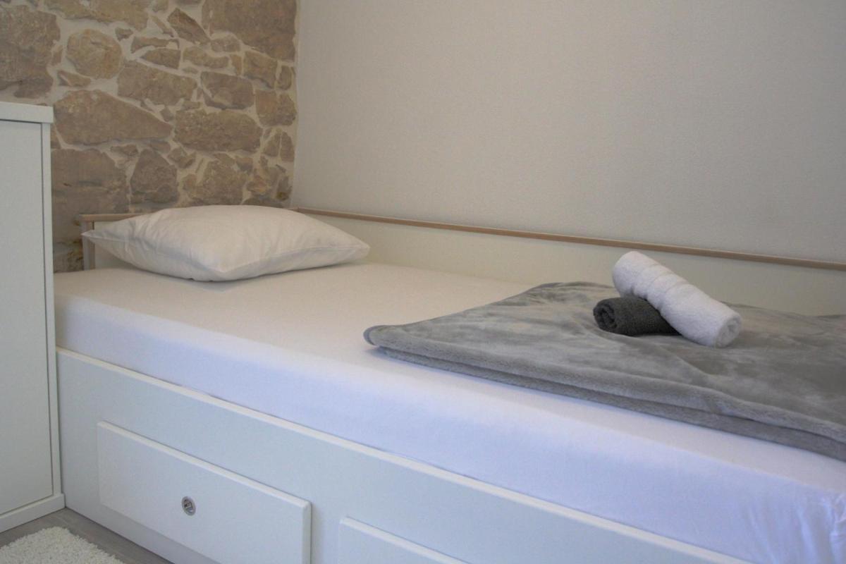 Apartmani Mustaca Dvori Привлака Екстер'єр фото