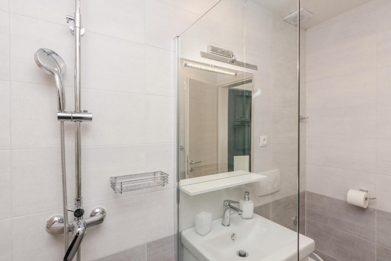 Apartmani Mustaca Dvori Привлака Екстер'єр фото