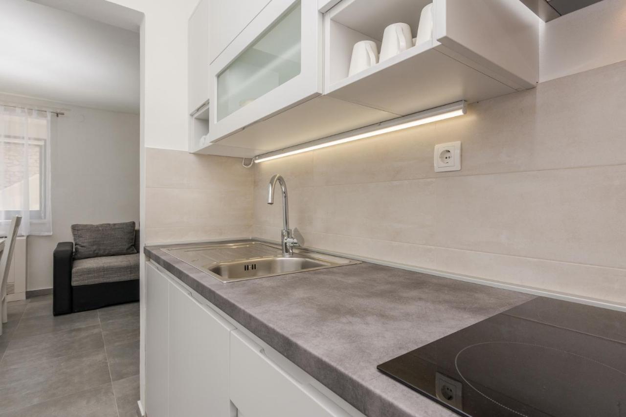 Apartmani Mustaca Dvori Привлака Екстер'єр фото
