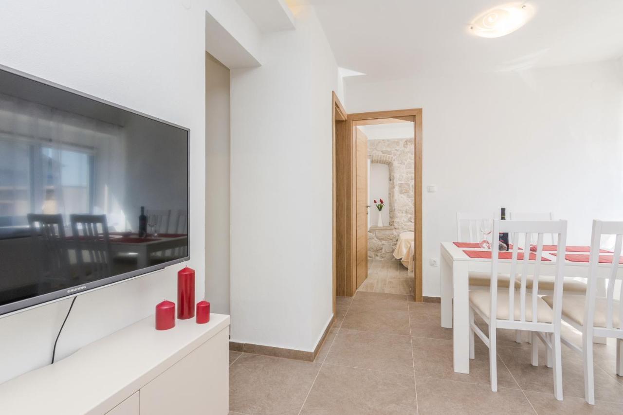Apartmani Mustaca Dvori Привлака Екстер'єр фото