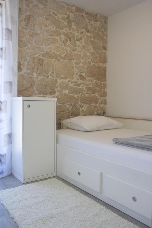 Apartmani Mustaca Dvori Привлака Екстер'єр фото
